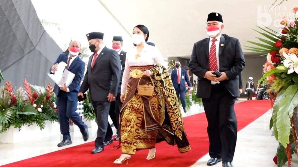 Ketika Puan Maharani Berpakaian Adat Bali di Sidang Tahunan MPR