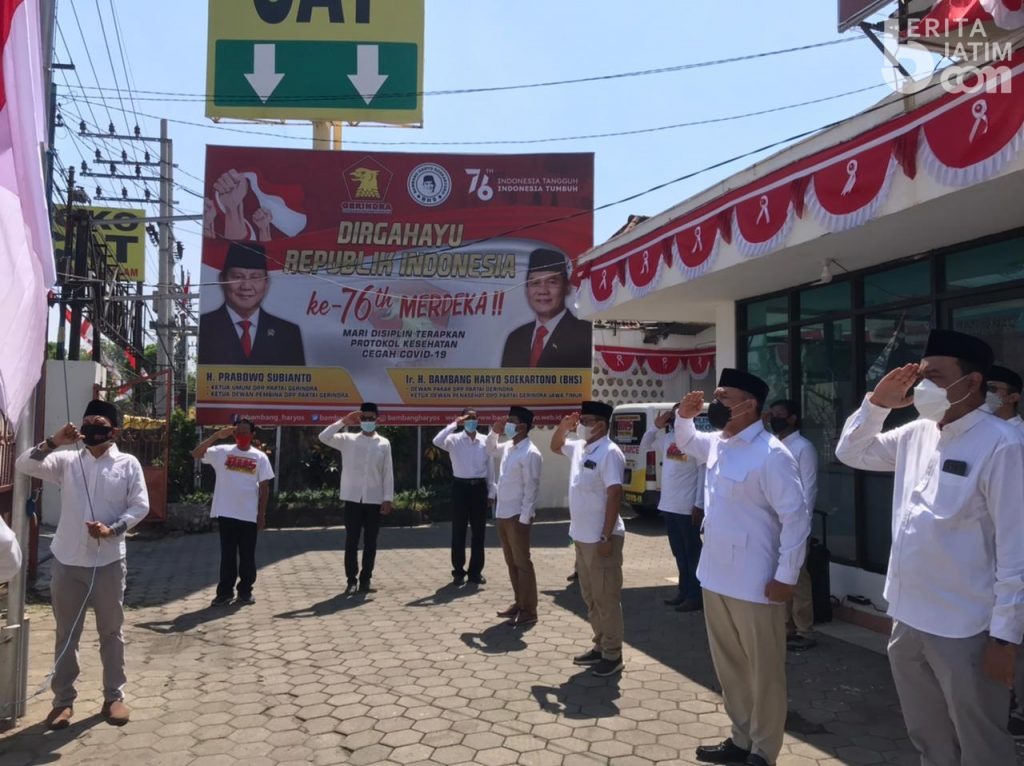 Meriahkan Kemerdekaan RI Ke-76, BHS dan Relawan Upacara Bendera dan Bagikan Sembako