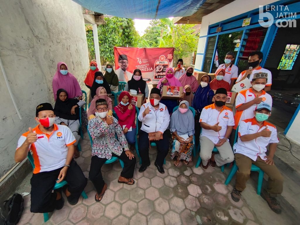 PKS Jatim Roadshow Kemerdekaan Bagikan Paket Sembako Covid-19