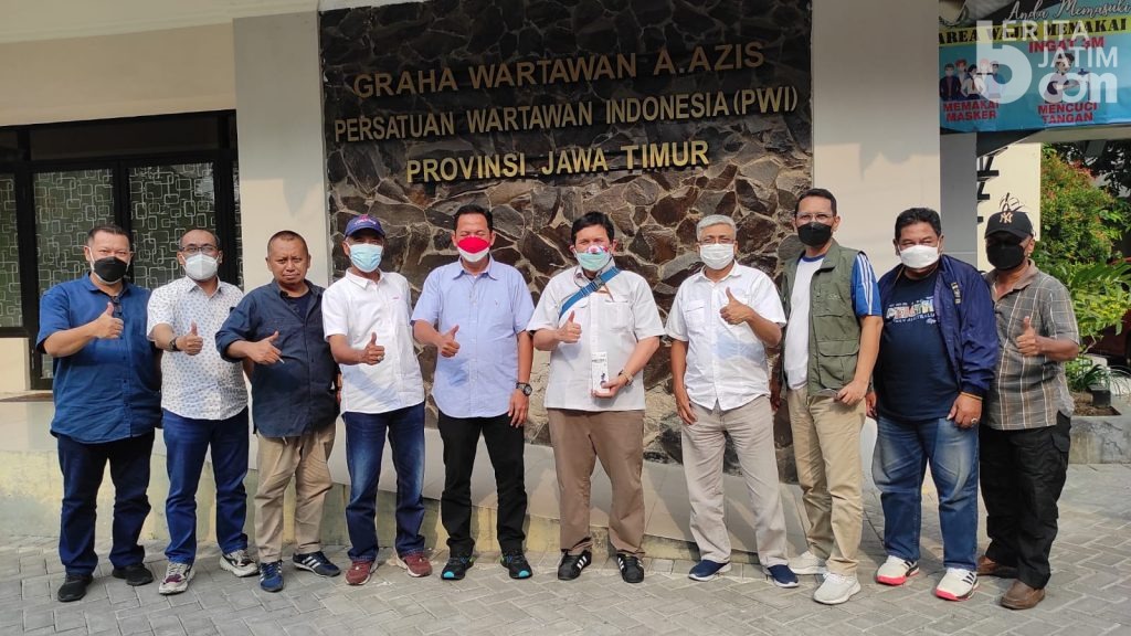Terus Jalin Komunikasi dan Persahabatan