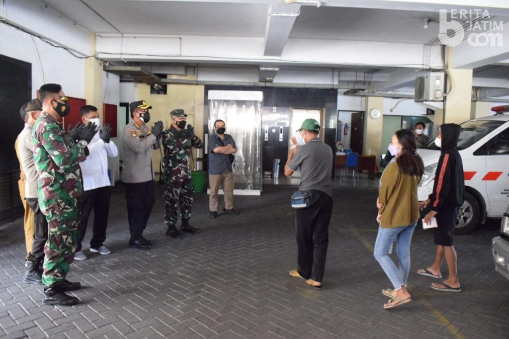 TNI-Polri di Sidoarjo Percepat Pemindahan Isoman ke Tempat Isoter