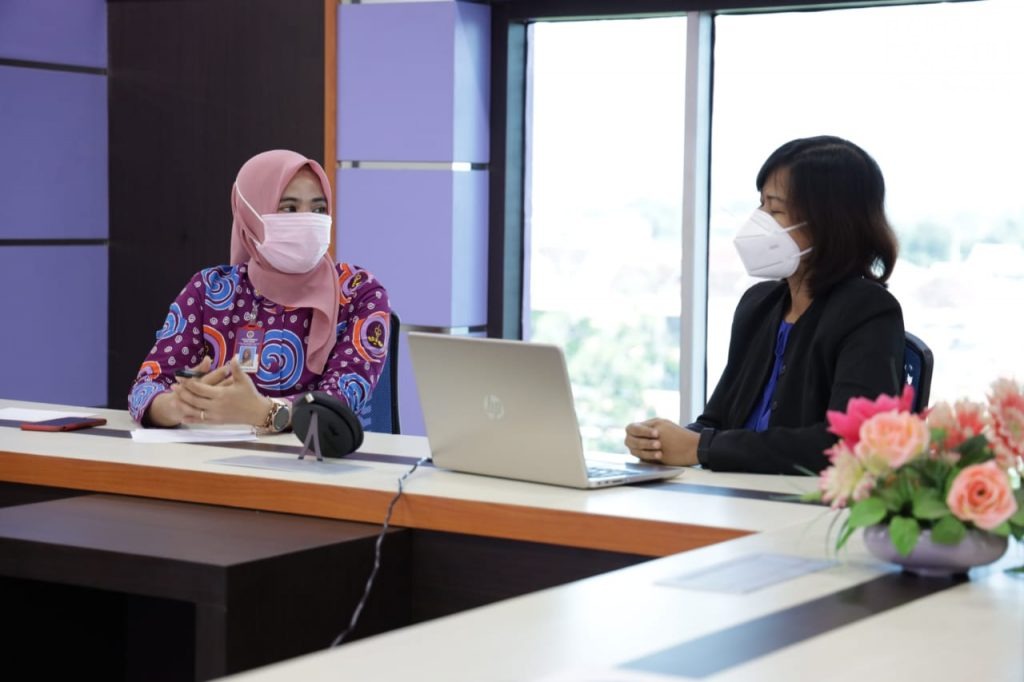 Tekan Tingkat Stres Warga Saat Isoman, RSUD Gambiran Ciptakan Zoominar Bertajuk Kesehatan Mental