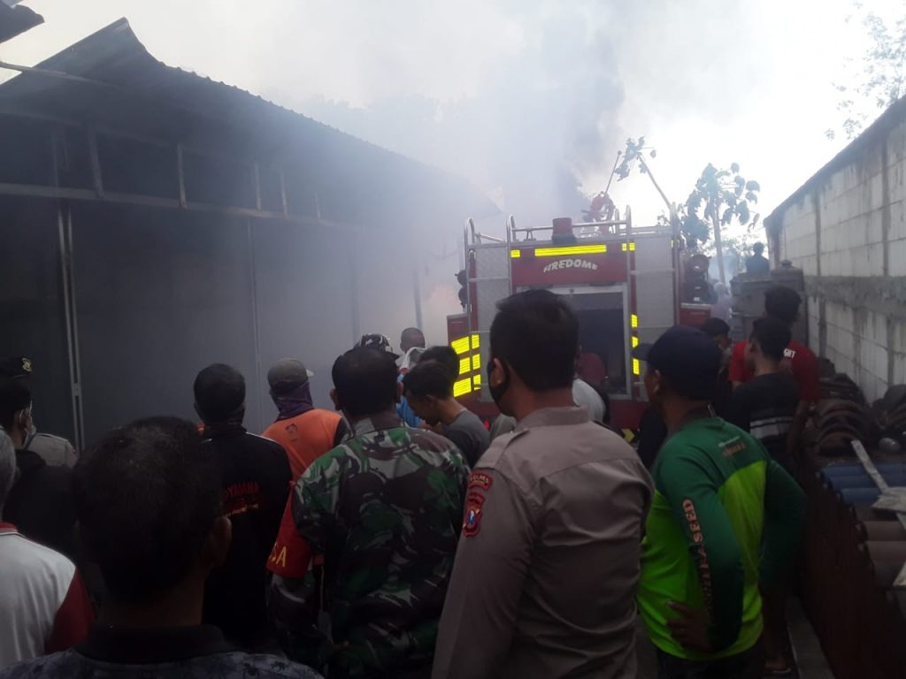Gudang Kayu di Ngawi Terbakar, Pemilik Rugi Ratusan Juta