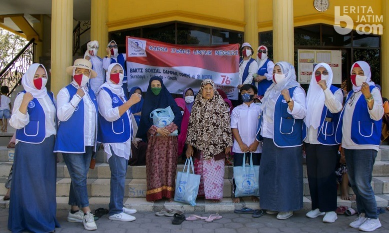 IWAPI Jatim Turun Gunung ke Tiga Kota Bagikan Sembako