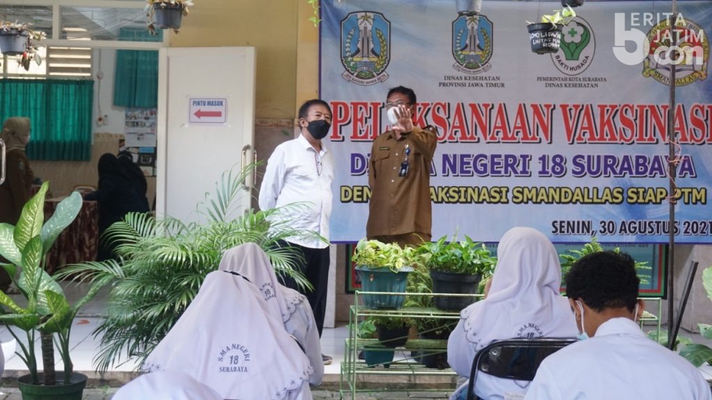 Bagi Sembako dan Pantau Vaksin, Bambang DH: Susah Senang Bersama Rakyat!