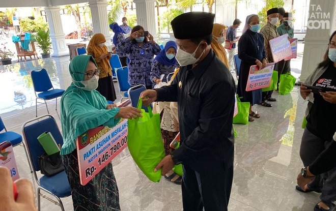 Wali Kota Madiun Serahkan Bantuan Senilai Rp 1,2 M untuk Panti Asuhan