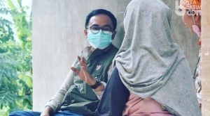 ‘Nyisir Desa’, Bupati Pamekasan Bagikan Paket Sembako Bagi Warga Tak Mampu