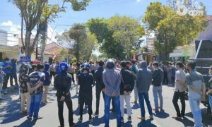 Mahasiswa Demo Polres Pamekasan
