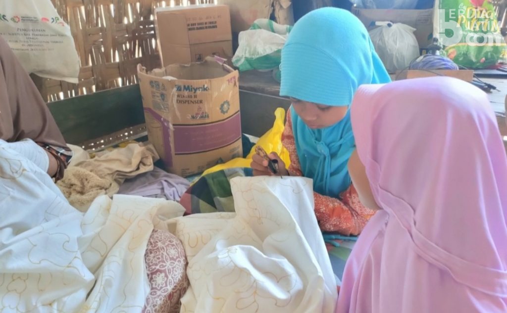 Siswa di Pamekasan Belajar Membatik Sejak Dini