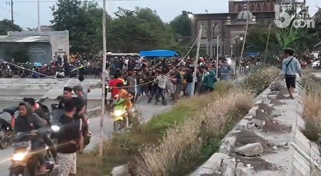 Beredar Video Singkat Pemuda Tawuran di Waduk Long Storage Kalimati Mojokerto