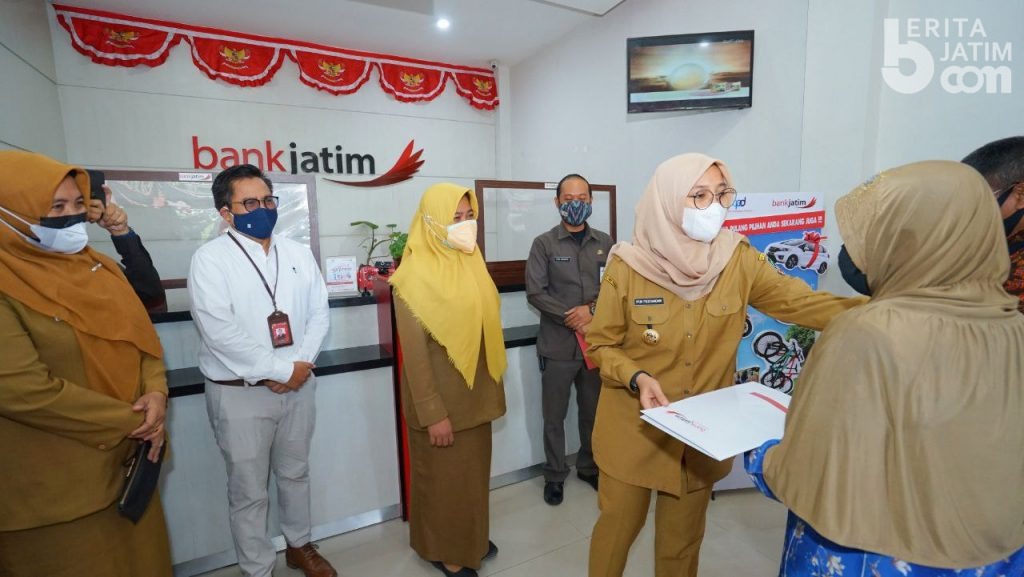 Bantuan Cair, Bupati Ipuk: Terima Kasih Gubernur Jawa Timur