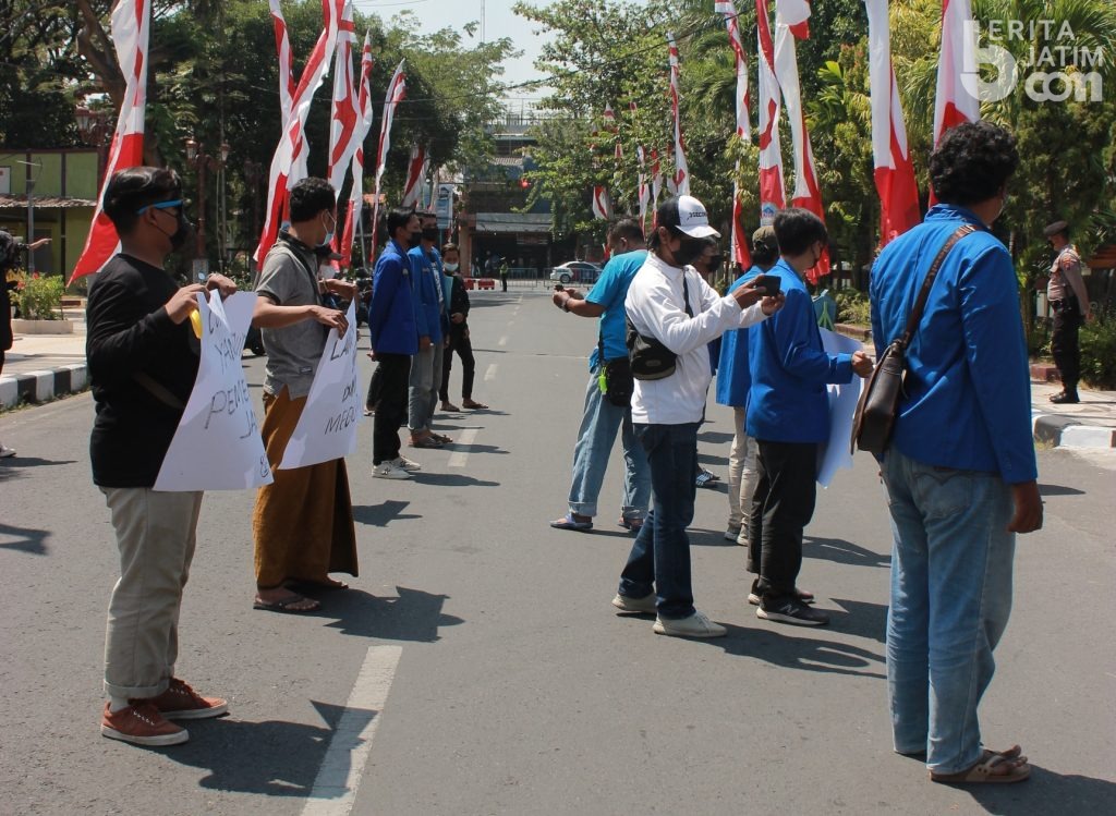 PMII Lamongan Kecam dan Minta Polisi Usut Tuntas Kasus Vaksinasi Berkerumun
