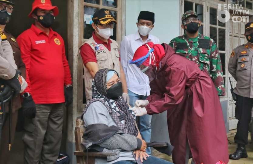 BIN Jatim Vaksinasi dari Rumah ke Rumah di Trenggalek, Bupati Nur Arifin Merasa Terbantu