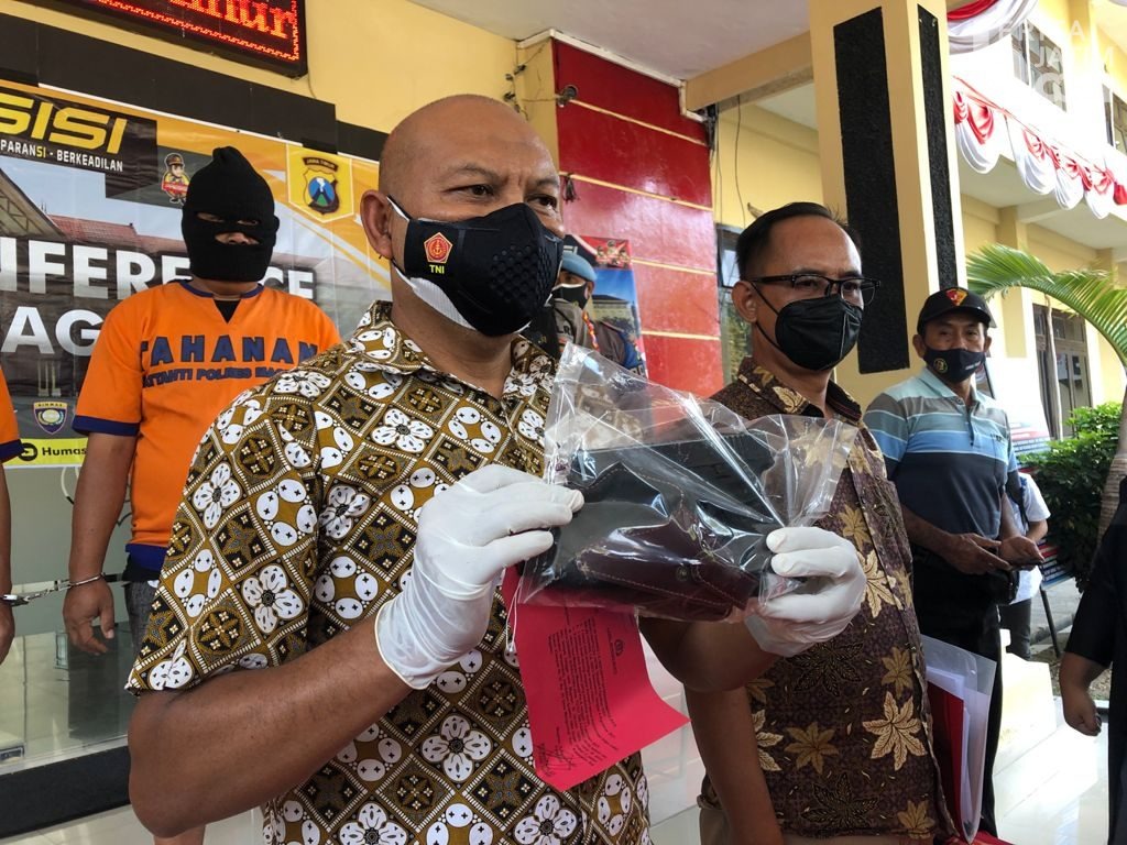 Tidak Terima Senggolan, Pria Magetan Ini Keluarkan Pistol