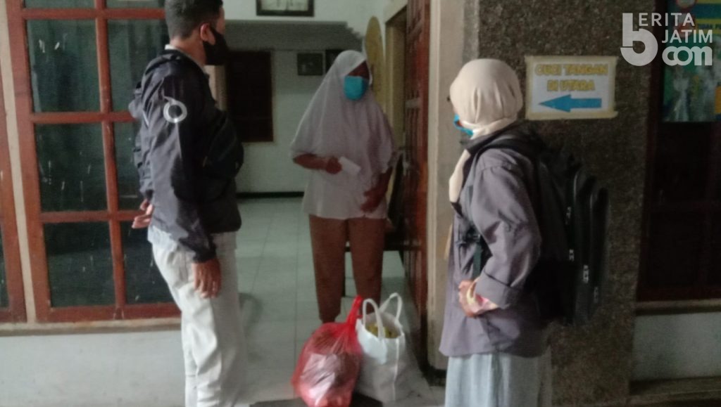 PWI Ponorogo Berikan Bantuan Sembako Hingga Sayuran ke Warga Jalani Isoman