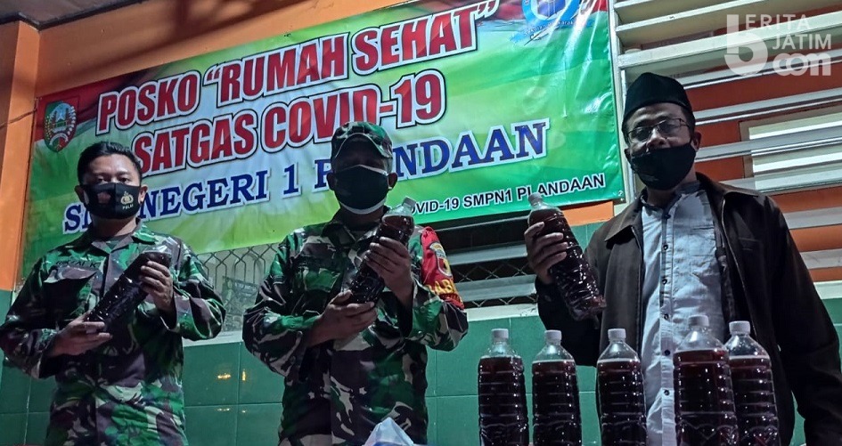 Relawan FPRB Jombang Distribusikan Jamu Sehat untuk Warga Isoman