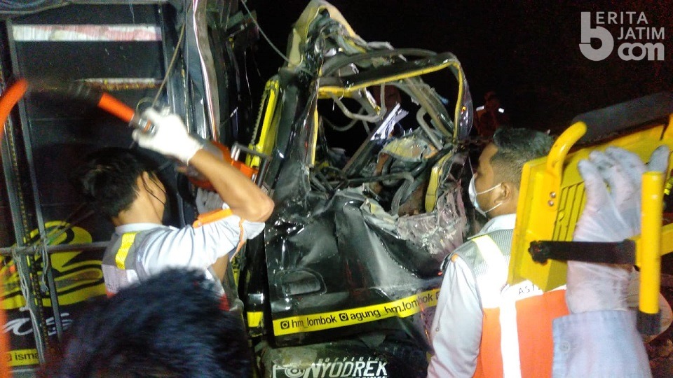 Kecelakaan di Tol Jombang-Mojokerto, Sopir dan Kenek Tewas Terjepit