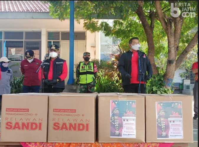 Relawan Puan Maharani di Kabupaten Malang Bagikan Sembako