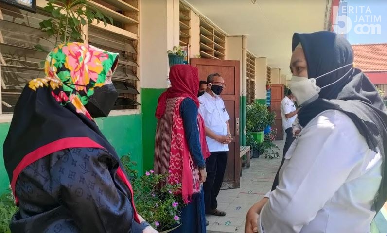 DPRD Sarankan Surabaya Tidak Buru-buru PTM