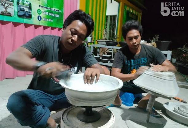 Saat Pandemi Covid-19, Usaha Pot Pria Lamongan Ini Justru Laris Manis