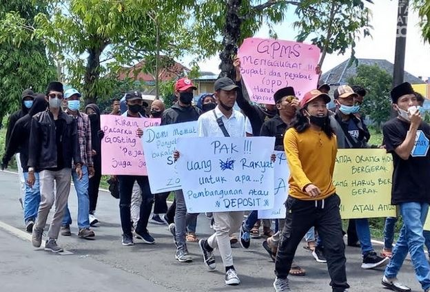 Mahasiswa Sumenep Sorot Kinerja 9 OPD, Minta Bupati Evaluasi