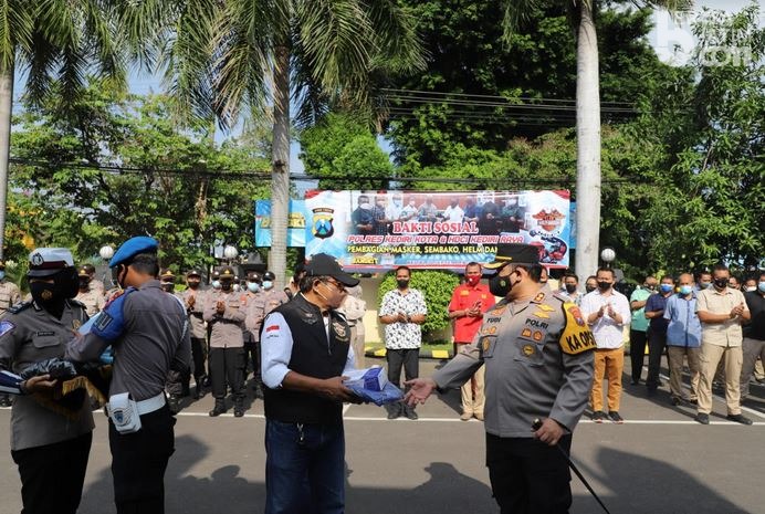 Kolaborasi dengan HDCI, Polres Kediri Kota Bagikan Puluhan Paket Sembako