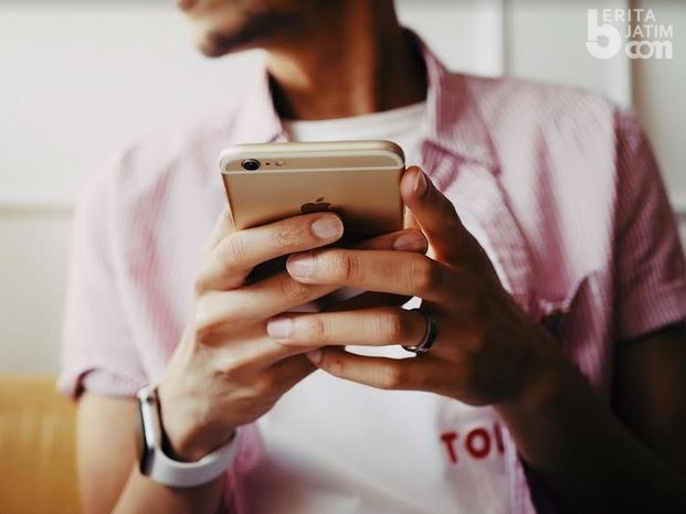 Menangkal FoMO, Tradisi Kaum Milenial yang Dianggap Kurang Baik FoMO, Gaya Hidup Negatif Kaum Milenial. (Sumber foto: Unsplash)