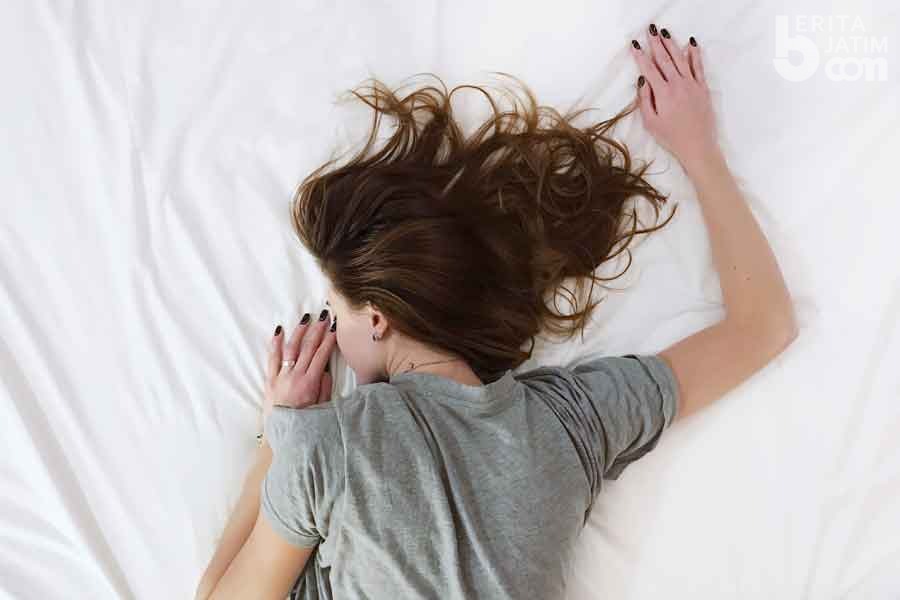 Rambut Kusut Sehabis Bangun Tidur? Ini Cara Mengatasinya
