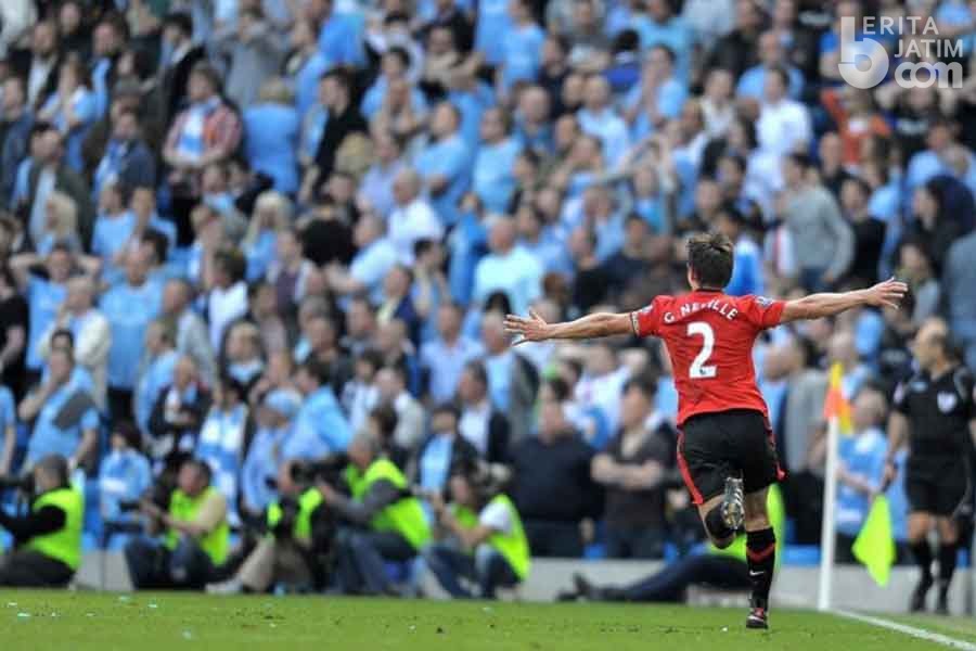 Menguak Kisah Perseteruan Gary Neville Dengan Schmeichel