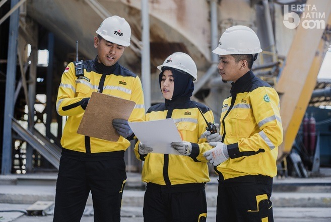 SMGR Terpilih Sebagai Outstanding Company 2021