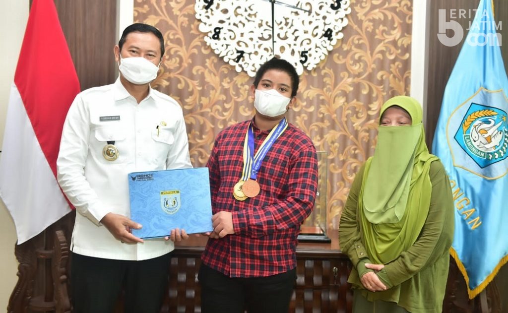 Ciptakan Lilin Aromaterapi, Siswa Lamongan Sabet Medali Emas di Kejuaraan Internasional