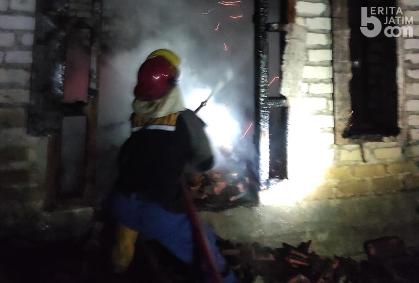 Korsleting Listrik, Rumah Warga Sampang Terbakar