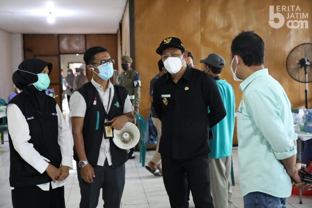 Abah Subandi Tinjau Vaksinasi Massal yang Digelar DPC PKB Sidoarjo