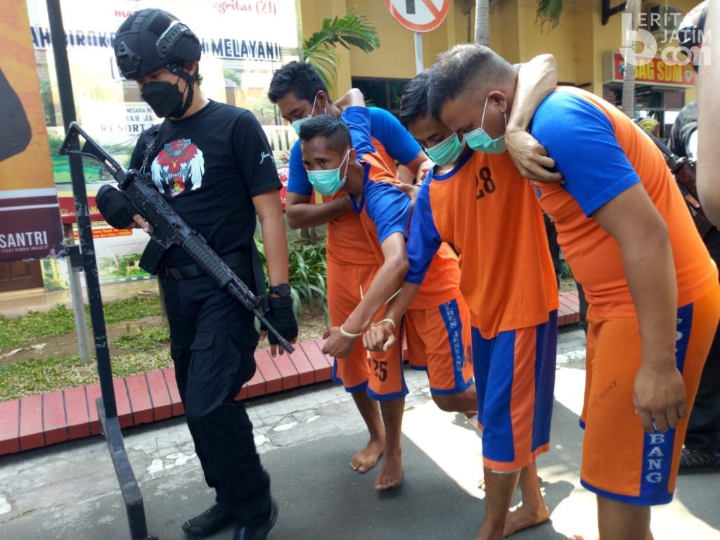 Satroni Alfamart di Jombang, Perampok Bersenpi Gasak Uang Rp 16 Juta