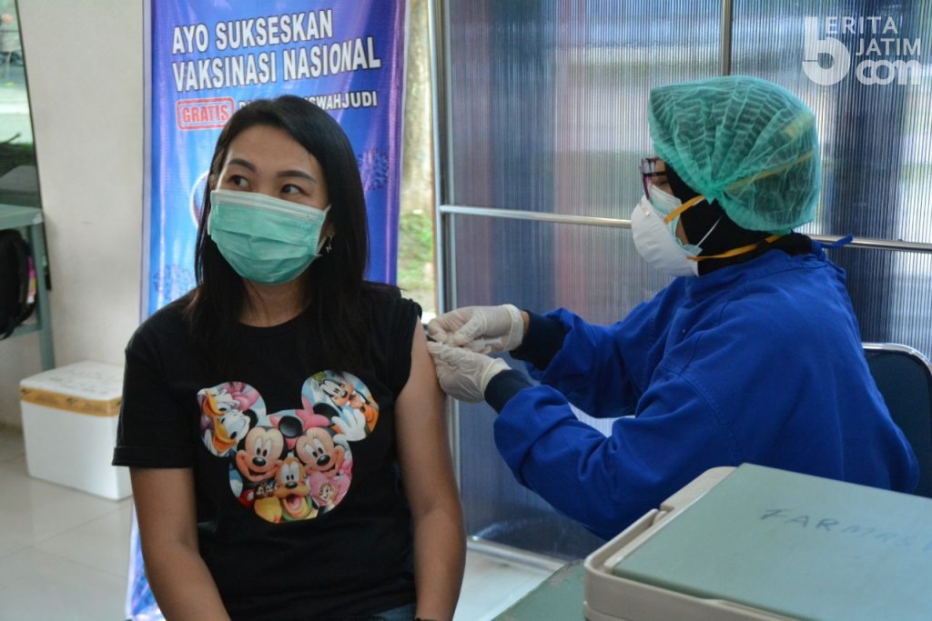 Sadar Manfaat Vaksinasi, Ratusan Warga Kembali Serbu Lanud Iswahjudi-