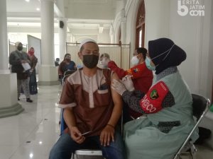 Polresta Malang Kota dan NU Lakukan Vaksinasi di Masjid Jami’