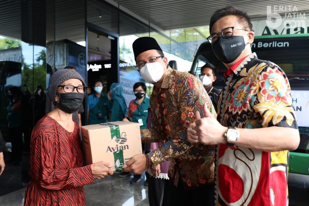 Pandemi Covid-19, PT Avian Sidoarjo Serahkan Bantuan Sosial