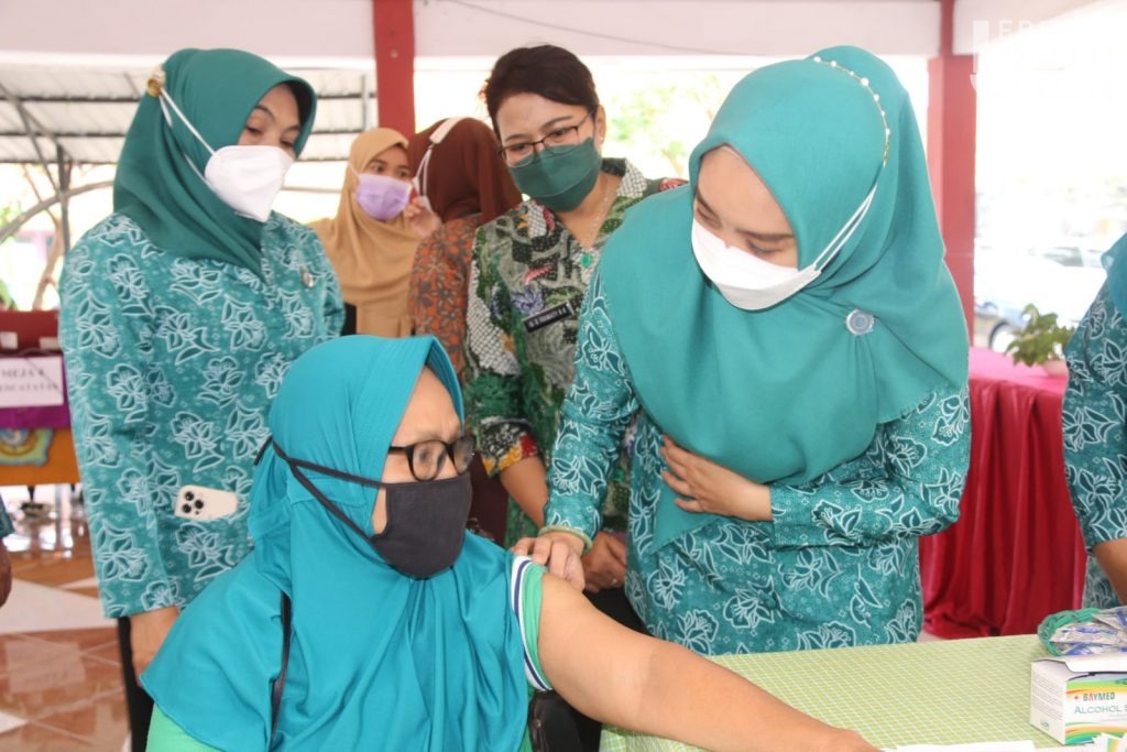 Ning Sasha Pantau Vaksinasi yang Digelar TP-PKK Kabupaten Sidoarjo