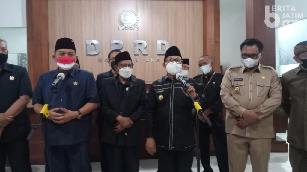 Wali Kota Malang Sutiaji meminta maaf.
