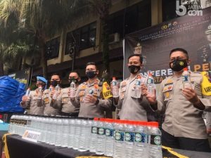 Polresta Malang Kota Amankan Ribuan Botol Arak Bali dari Tangan Kurir