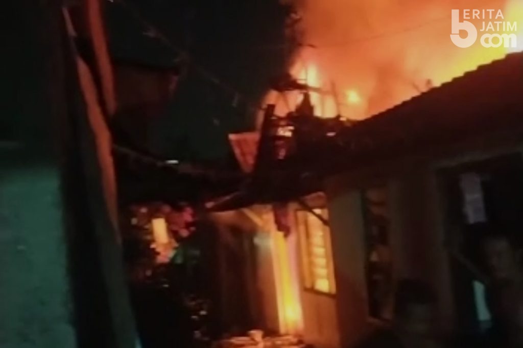 Gara-Gara Bakar Karton, Rumah di Wonokromo Surabaya Habis Terbakar