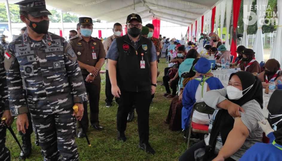 Bupati Kediri Bersama Pejabat Tinggi TNI dan Polri Tinjau Serbuan Vaksinasi