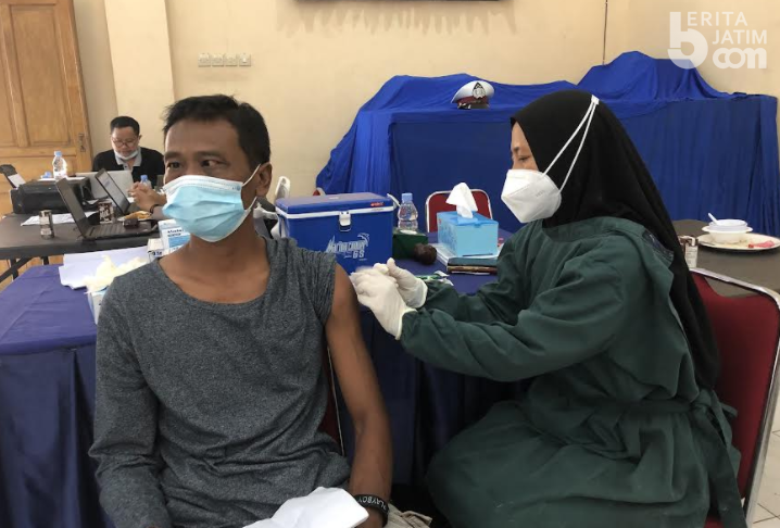 Ultah Lalu Lintas Bhayangkara, Polres Magetan Gelar Vaksinasi Untuk Tunawisma