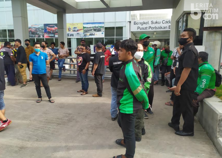 Mobil Ditarik di Jalan, Paguyuban Driver Online Surabaya Geruduk Kantor Suzuki Finance
