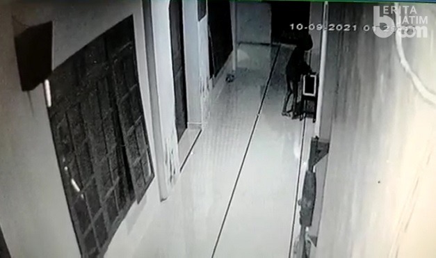 Pencurian Kotak Amal Masjid di Magetan Terekam CCTV