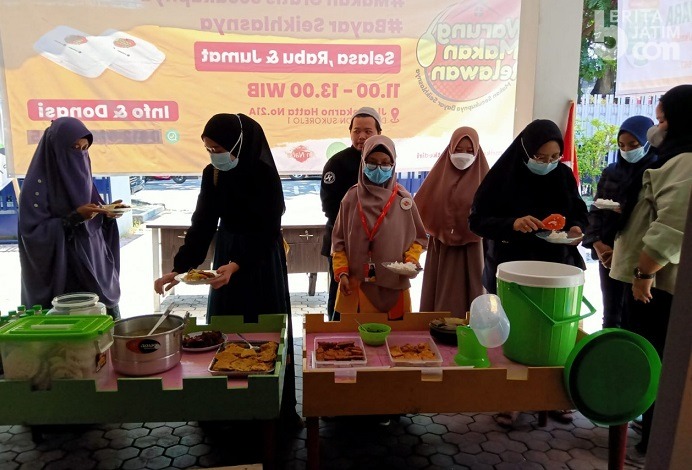 Bantu Warga Terdampak, ACT-MRI Kediri Hadirkan Warung Makan Relawan