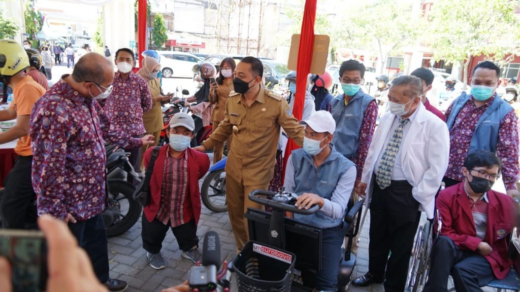 Walikota Surabaya Apresiasi Kursi Cerdas Disabilitas “Es-Cede” UM Surabaya
