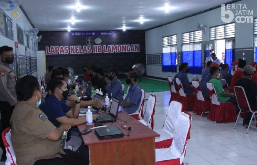 Ratusan Warga Binaan Lapas Kelas IIB Lamongan Vaksin Dosis Pertama