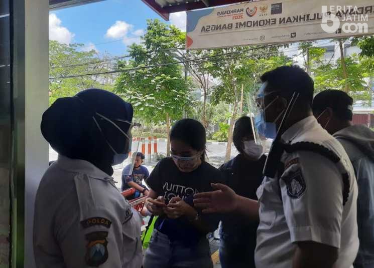 Penerapan PeduliLindungi di Supermarket Surabaya Belum Maksimal