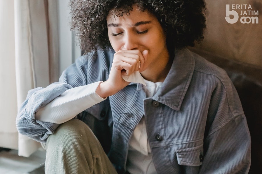 Cegukan, Foto oleh Liza Summer dari Pexels